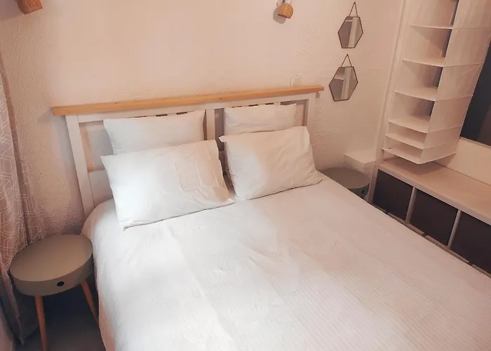 Cosy Apartment - 5 Minute Walk To Beach